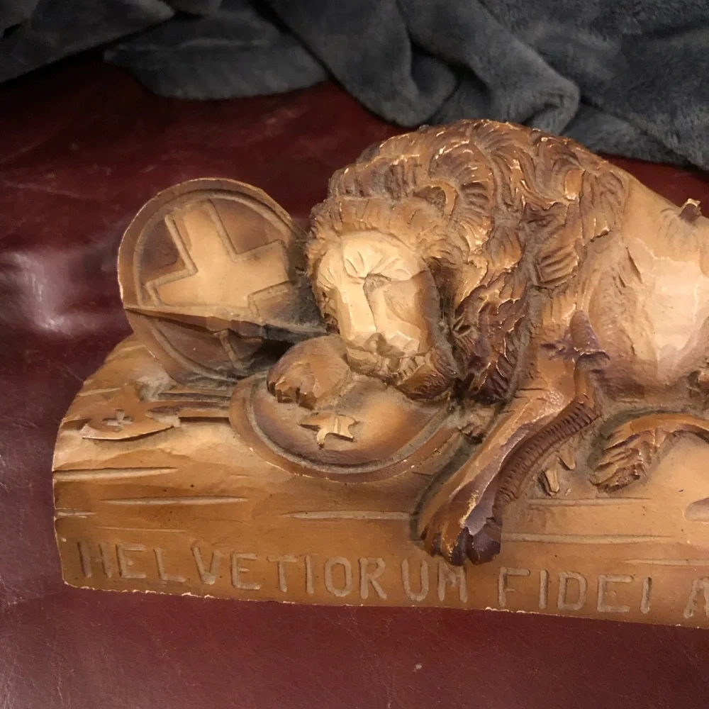 Lion of Lucerne Hand Carved Wood 8" - Picture 7 of 7